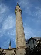 Uno de los minaretes gemelos