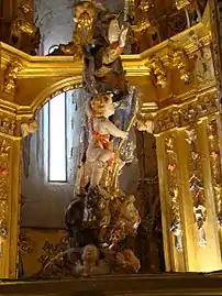 Detalle del baldaquino exento