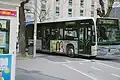 Cartel utilizado por Vox para la campaña electoral en un autobús en Vitoria.