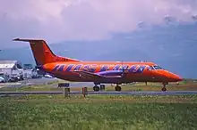 [[Embraer EMB 120 Brasilia]] (HC-CBX) en el [[Antiguo Aeropuerto Internacional Mariscal Sucre]] de [[Quito]] (2002)