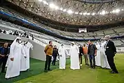 Presidente de Brasil al lado del campo de juego.