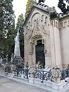 Panteón de la familia Via Oliveras