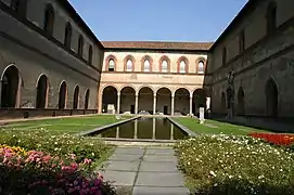 Corte Ducale ("patio ducal") del Castillo Sforzesco (Milán).