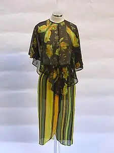 Vestido de seda por Tseklenis (1972, MFFP)