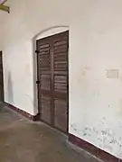 Puerta de madera de unos 200 años