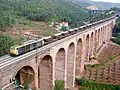 El salero Manresa - Flix, con la locomotora 250.028 en el puente de la riera de Boixadell.