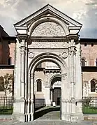 Restos de un recinto que rodeaba a Saint-Sernin: un portal de la década de 1530.