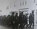 Soldados del 38.º Batallón (Ottawa), Fuerza Expedicionaria Canadiense marchando por Queen Street en 1915.