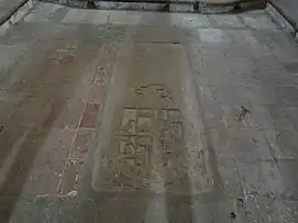 Lápida con escudo
