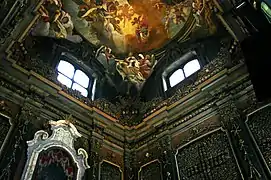 Frescos en el osario.