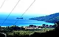 Στο κέντρο προς αριστερά η νησίδα Γραμβούσα