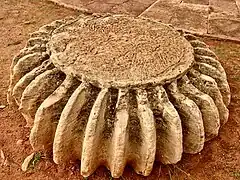 Piedra separada del amalaka en Aihole