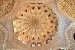 Cúpula elaborada con mocárabe en la Sala de las dos Hermanas en la Alhambra de Granada, España (siglo XIV)