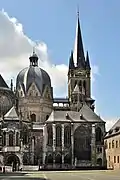 Prototambor de la catedral de Aquisgrán, en realidad los propios muros de la capilla octogonal (siglo IX)