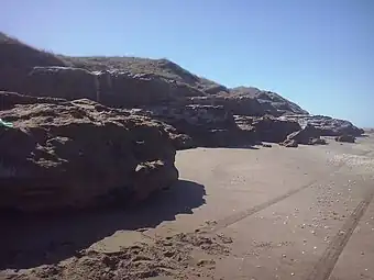 Acantilados en las playas de Pehuen-Có, partido de Coronel Rosales