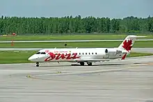 Uno de los Bombardier CJR-200, todavía con los colores de Air Canada Jazz, que volarán para EcuaCóndor
