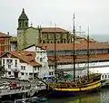 La iglesia vista desde el muelle del Artza