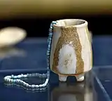 Jarro de alabastro con collar de Tell es-Sawwan, Irak. 6000-5800 a. C. Museo de Irak.
