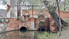 Compuertas del caz de la Isla del Colegio.