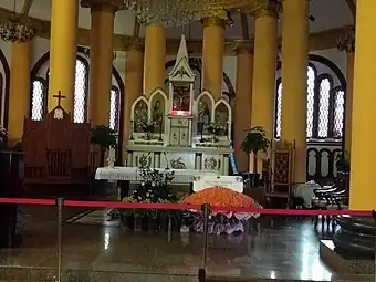 Altar de la catedral de la Inmaculada Concepción de Chengdu (diócesis de Chengdu)