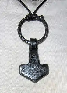 Anillo amuleto con martillo de Thor (estilo Uppland)