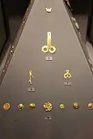 Ornamentos de oro.