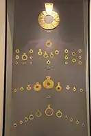 Ornamentos de oro.