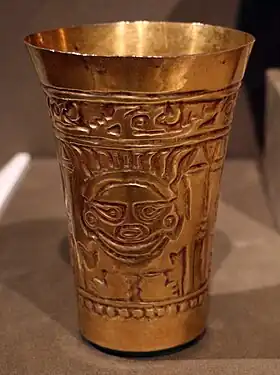 Lambayeque (Sicán), vaso de oro.