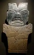 Hacha Kunz  de serpentina (British Museum, Londres)