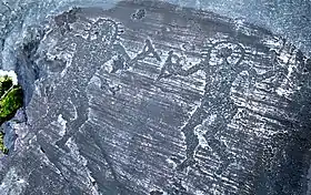 Figuras humanas grabadas en Val Camónica (Italia).