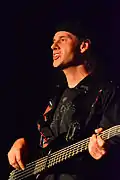 Chris Robertson(bajo)