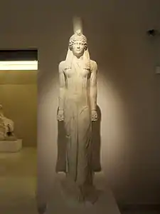 Una de las estatuas del santuario de los dioses egipcios.