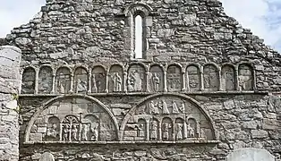 Arcos ciegos en la catedral Saint-Declan de Ardmore (Irlanda)