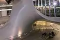 Fronttwist en el edificio de la estación