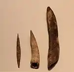 Herramientas óseas de la cultura Auriñaciense (aguja, puntas y herramientas para perforar agujeros), Cueva de Hayonim, 30.000 a. C.