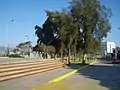 Plaza 11 de Septiembre, ubicada en el bandejón central de la avenida en su extremo suroriente.