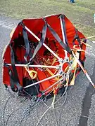 Un Bambi Bucket para ser colgado en un helicóptero