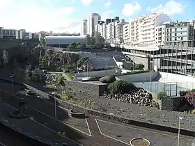Pabellón Ana Bautista (arriba a la izqda.), en Santa Cruz de Tenerife.