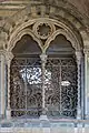 Ventana de la capilla hacia el patio.