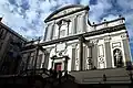 La fachada de la basílica de San Paolo Maggiore