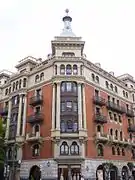 Edificio esquinero en Gran Vía 42 y Calle Iparragirre 28