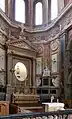 Coro barroco, custodia para la adoración del Santísimo Sacramento en el altar; estuco imitando mármol.