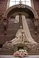 Estatua de la Virgen en Piedad.