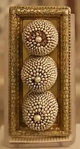 Formales en forma de botones de perlas sobre plata dorada (siglo XVI, Italia)
