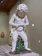 Estatua de terracota vidriada de un puer mingens, de Andrea della Robbia, c. 1490, Museo Bode, Berlín