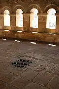 Orificio de drenaje de la cisterna, otra prueba de la doble función del edificio.