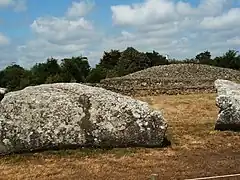 Gran Menhir y la colina reconstruida de la Table des Marchand
