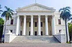 Residencia británica (1803-1805), sede del Residente británico en Hyderabad, obra del teniente Samuel Russell de los Ingenieros de Madras