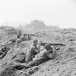 Soldados británicos a las afueras de Wesel.