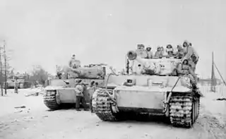 Tanques alemanes Tiger acudiendo al rescate de los cercados.